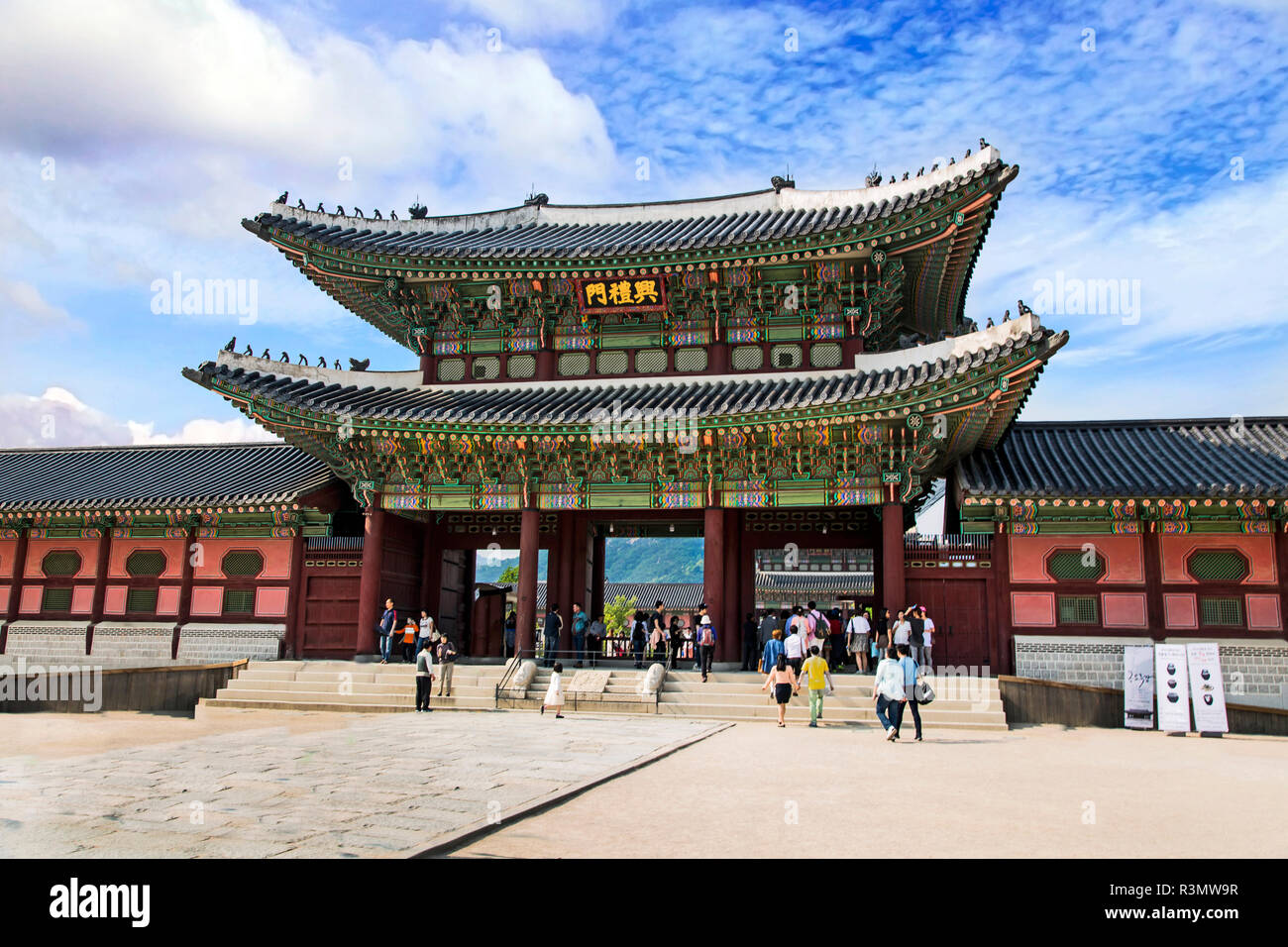 Seoul, Südkorea. Geunjeongjeon, Main Palace Pavillon, Gyeongbokgung, Palast der Strahlenden Glück, Thronsaal Stockfoto