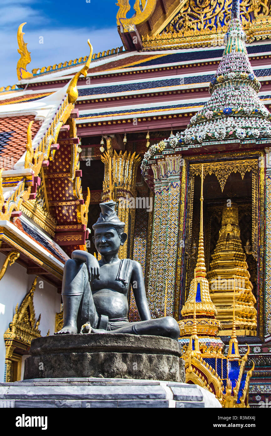 Bangkok, Thailand. Grand Palace Wat Phra Kaeo (Tempel des Smaragd-Buddha), Statue der Eremit und pflanzliche Heiler Cheewaka Komarapach Stockfoto