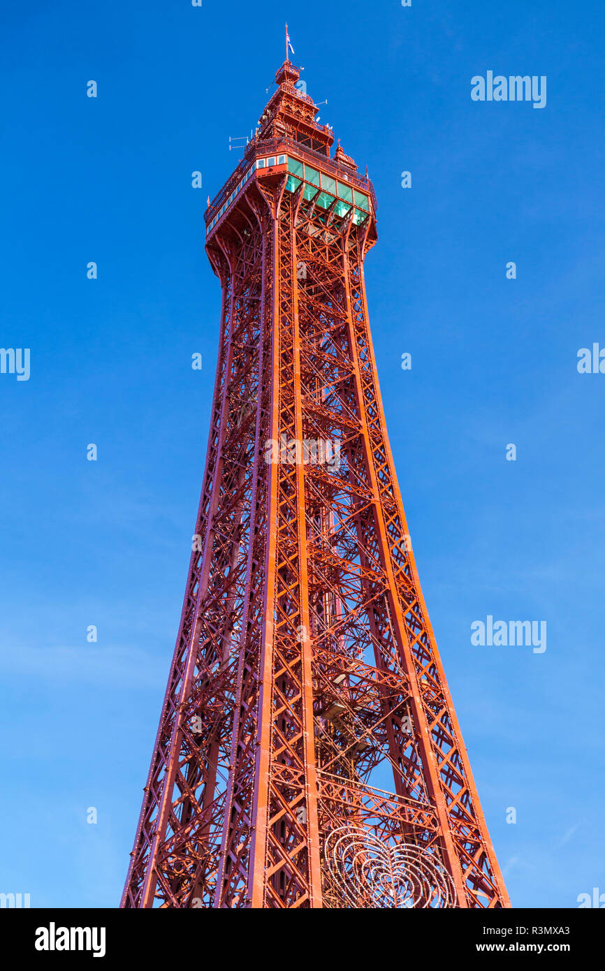 Blackpool Tower Nahaufnahme gegen den blauen Himmel Blackpool Lancashire England GB UK Europa Stockfoto
