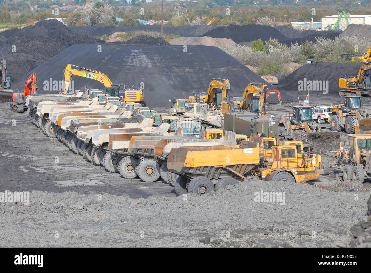 Baumaschinen auf der Recycoal, Kohle Recyclinganlage in Rossington, Doncaster, der jetzt abgerissen wurde, um Platz für neue Häuser zu machen. Stockfoto