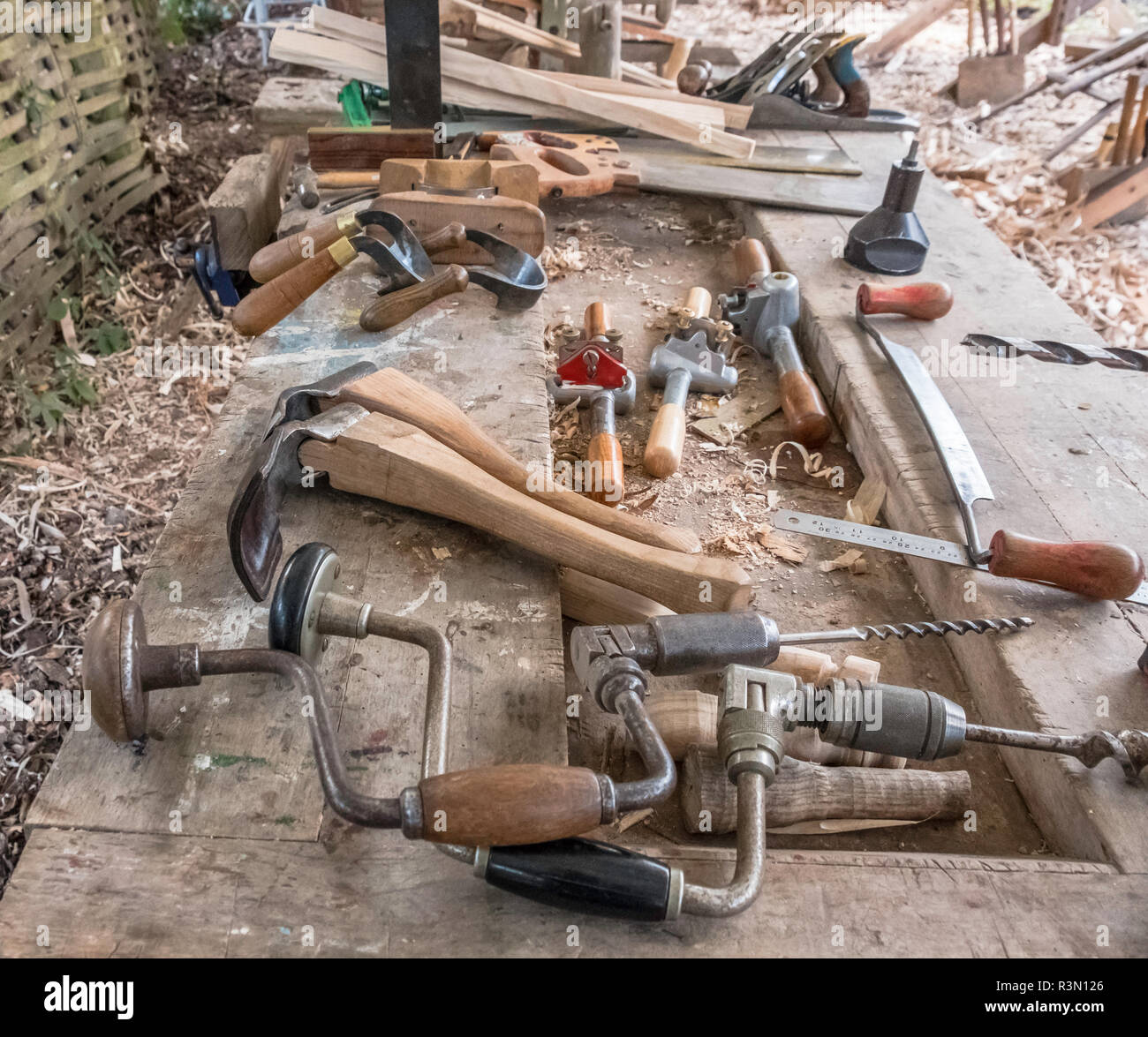 Eine Zusammenstellung der Werkzeuge für die Holzbearbeitung. Stockfoto