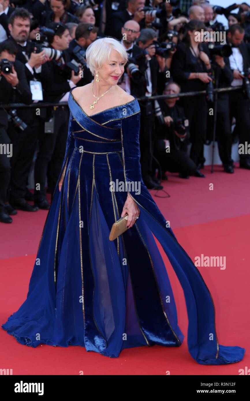CANNES, Frankreich - Mai 12, 2018: Helen Mirren geht den roten Teppich für die "Mädchen von Screening die Sonne" am Festival de Cannes (Ph: Mickael Chavet) Stockfoto