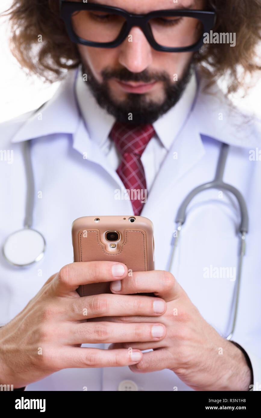 In der Nähe von schöner Mann Arzt über Handy mit Fokus auf Stockfoto
