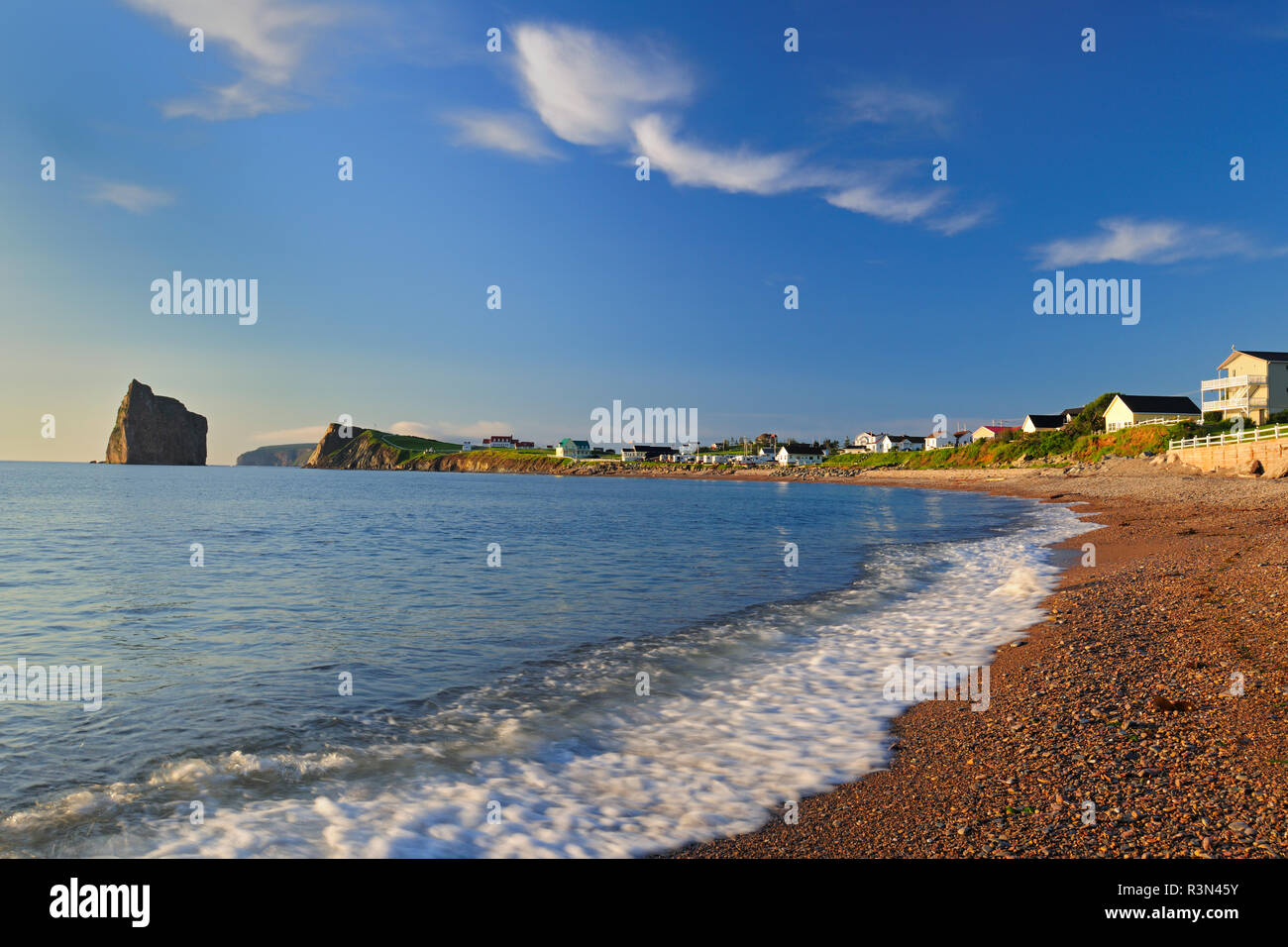 Kanada, Quebec, Perce. Wellen am Atlantik Küste. Stockfoto