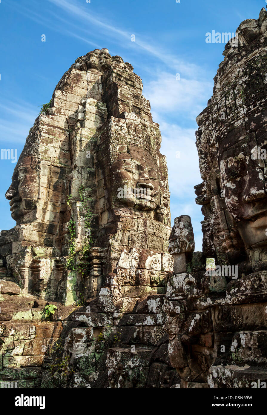 Siem Reap, Kambodscha. Antike Ruinen und Türme des Bayon Tempel in Angkor Thom Stockfoto