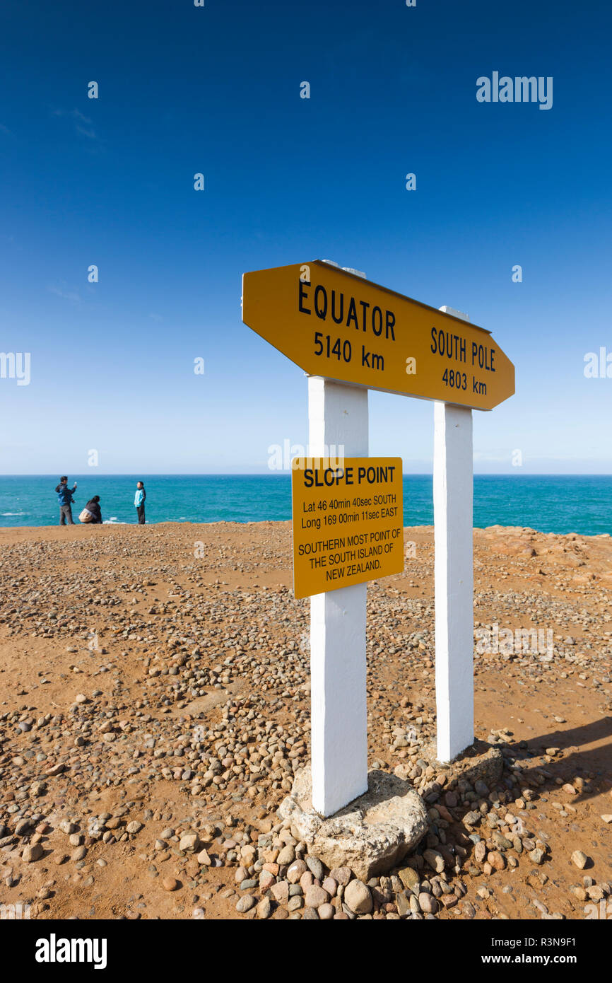 Neuseeland, Südinsel, Southland, die Catlins, Slope Point, südlichsten Punkt der Südinsel von Neuseeland, Wegweiser Stockfoto