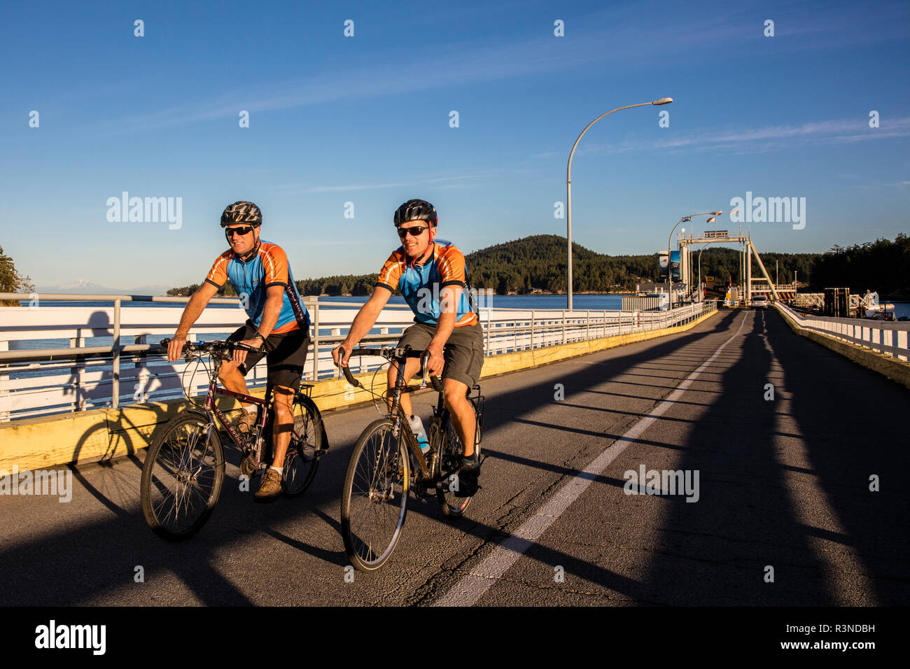 Straße Radfahren auf Galiano Island, British Columbia, Kanada. (MR) Stockfoto