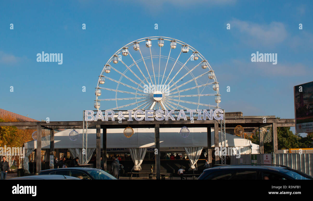 Riesenrad an der Bar und Eislaufen in Birmingham. Stockfoto