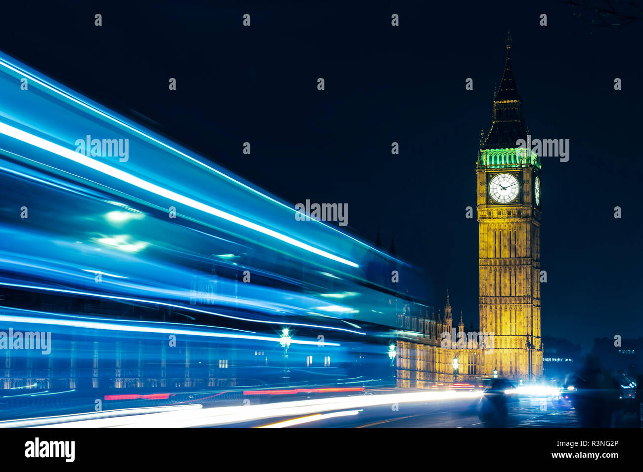 Die kultigen Britischen Elizabeth Tower mit Big Ben an der Oberseite und seine Uhr Gesicht, in der Nähe der Houses of Parliament in Westminster, London im Ger Stockfoto