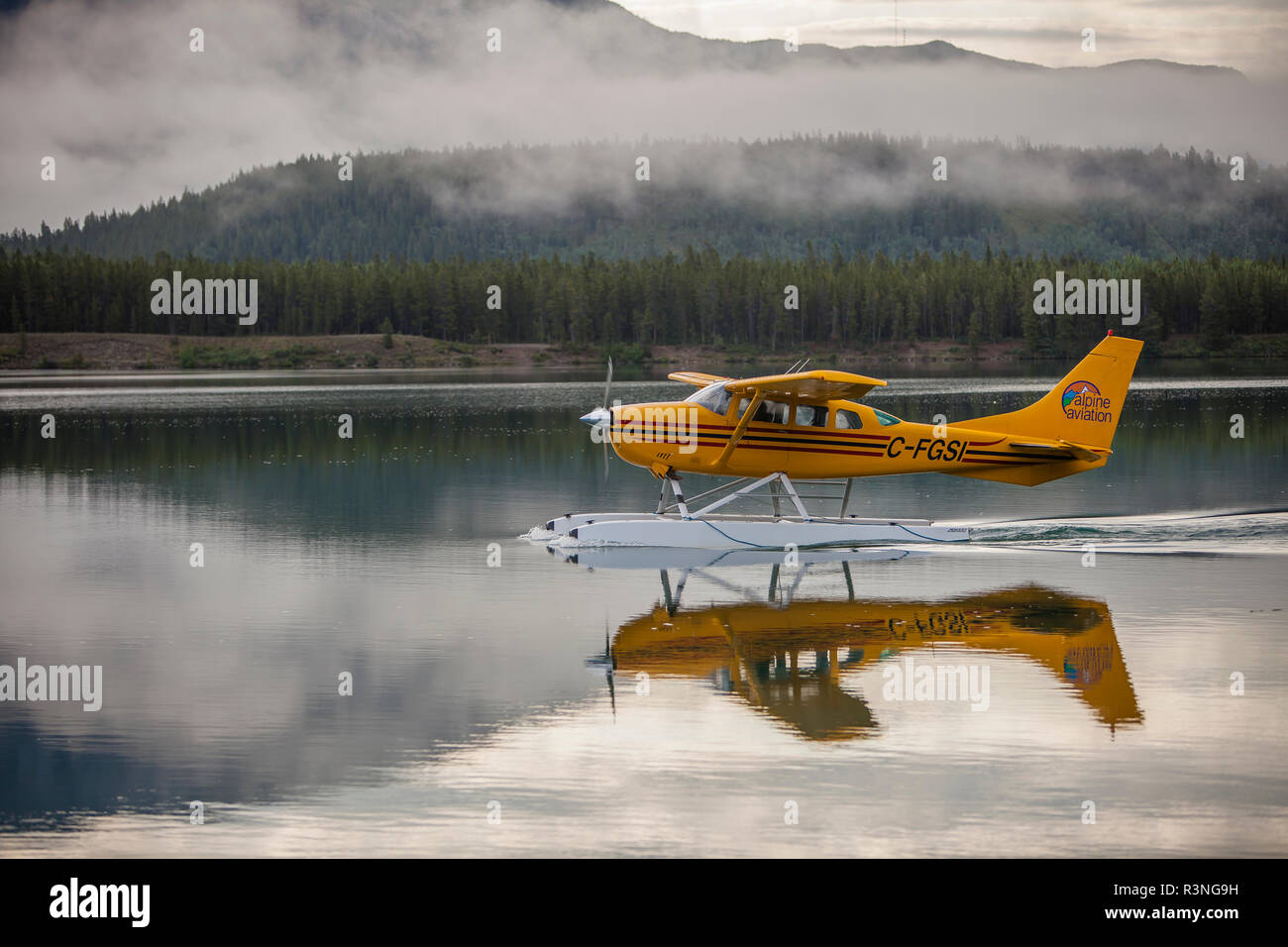 Kanada, Yukon, Whitehorse. Wasserflugzeug vom Flughafen Taxi auf schwatka Lake Stockfoto