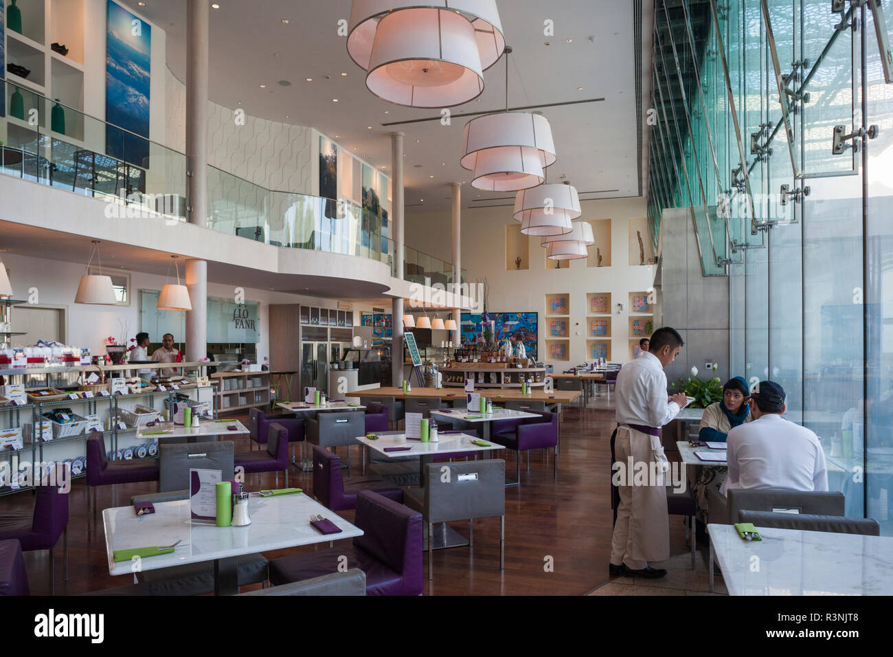 Vae, Abu Dhabi. Saadiyat Island, Manarat Al Saadiyat, Welcome Center für Museumsinsel Entwicklung, Cafe Stockfoto