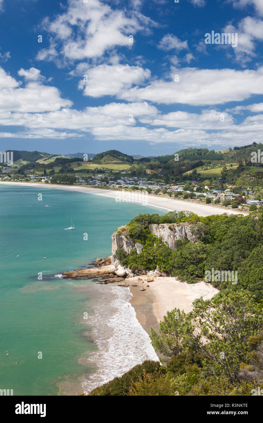 Neuseeland, Nordinsel, Coromandel Halbinsel. Cooks Beach, Erhöhte Ansicht von Shakespeare Cliff Stockfoto