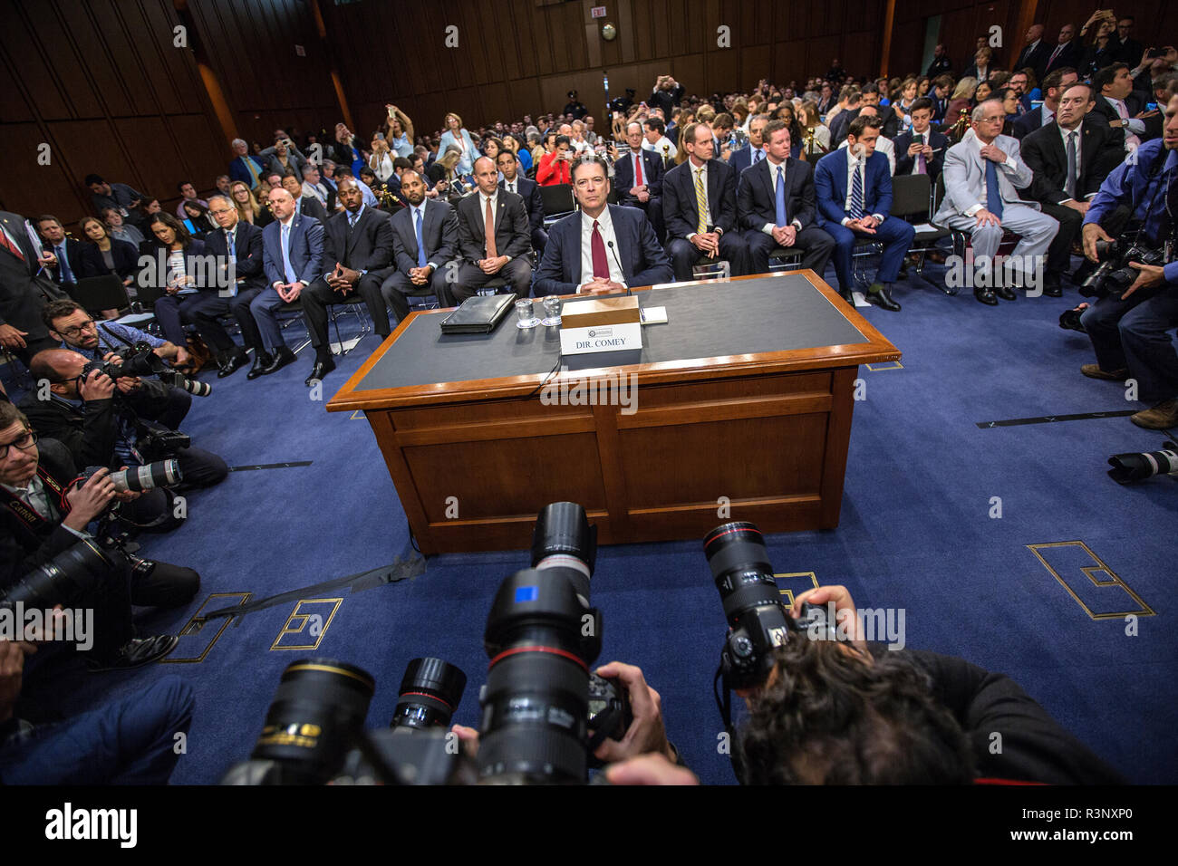 Ehemalige FBI-Direktor James Comey bezeugt vor der US-Senats als Teil der Ausschüsse Untersuchung was Beteiligung Ruissia in der Wahl von Donald Trump als der US-Präsident hatte. Stockfoto