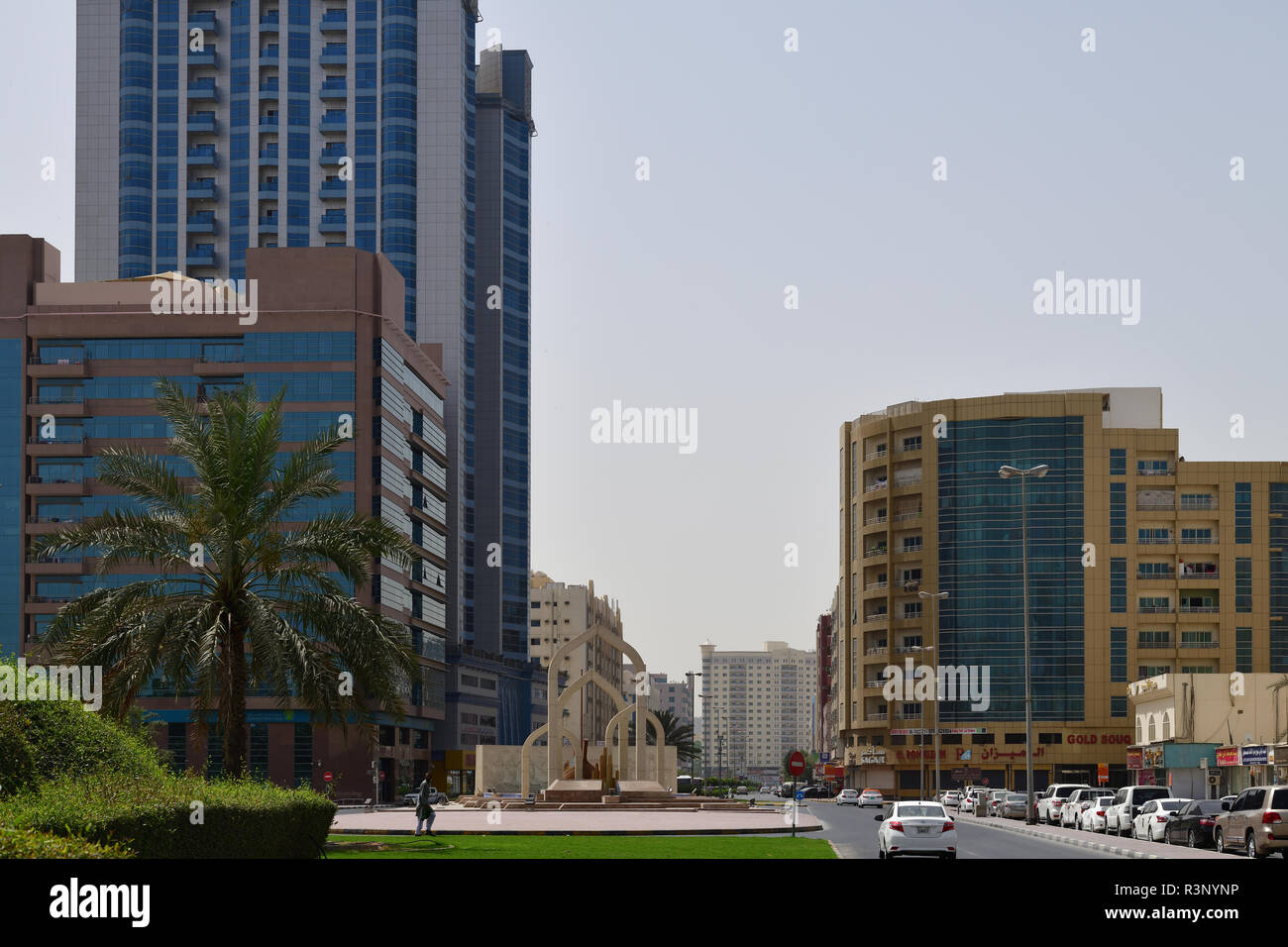 Ajman, VAE - April 6. 2018. Denkmal an der Sheikh Rashid Bin Humaid Straße Stockfoto