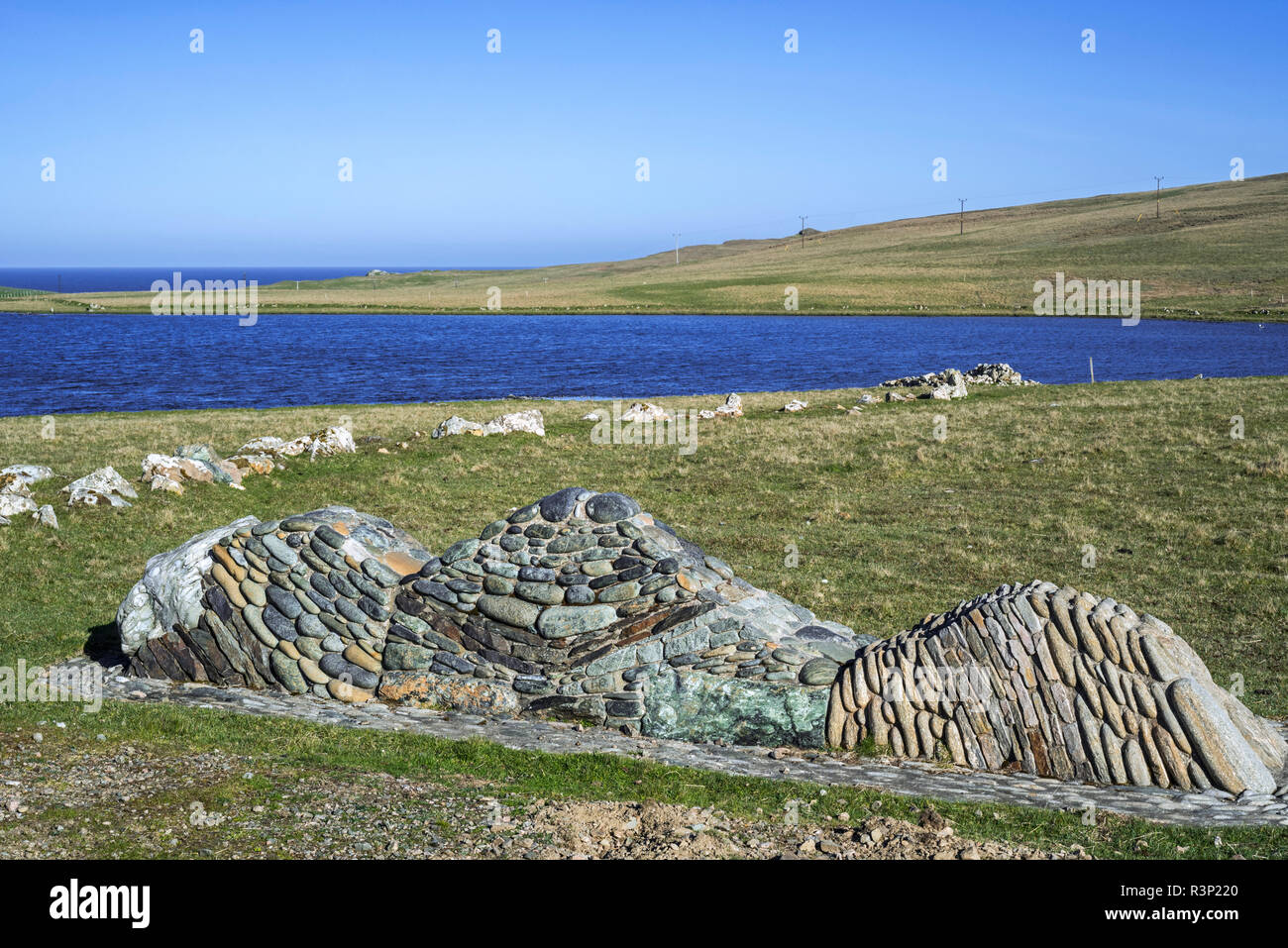 Geowall am Ufer des Loch von Funzie, Geologie Wand auf der Insel Fetlar, Shetlandinseln, Schottland, Großbritannien Stockfoto