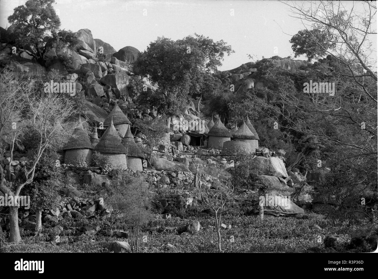 Kamerun 1950 Tribal Dorf Stockfoto