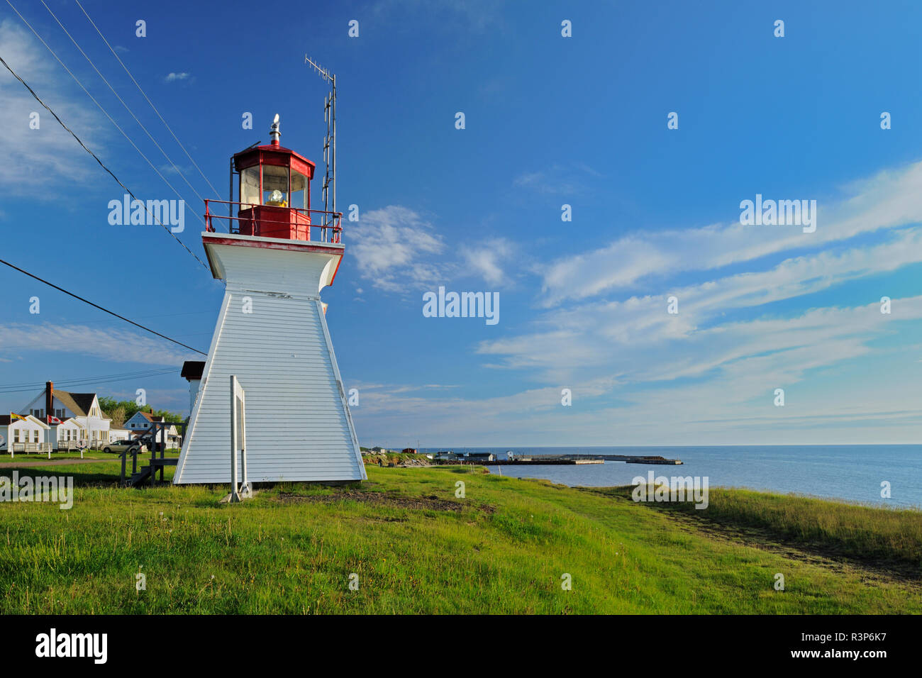 Kanada, New Brunswick, Cap-Lumiere. Leuchtturm auf der Northumberland Strait. Stockfoto