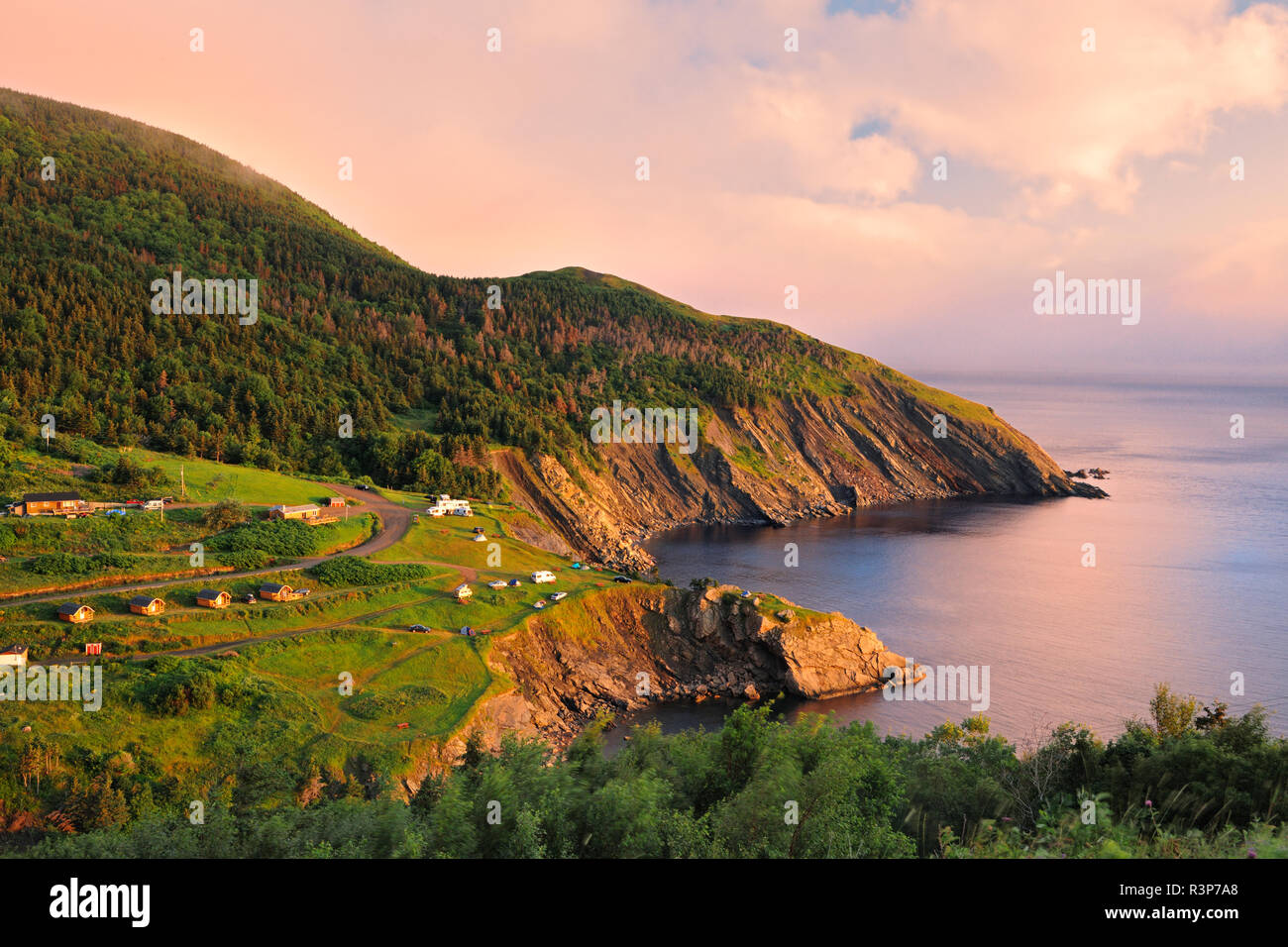 Kanada, Nova Scotia, Fleisch Cove. Sonnenuntergang auf Cape Breton Island. Stockfoto