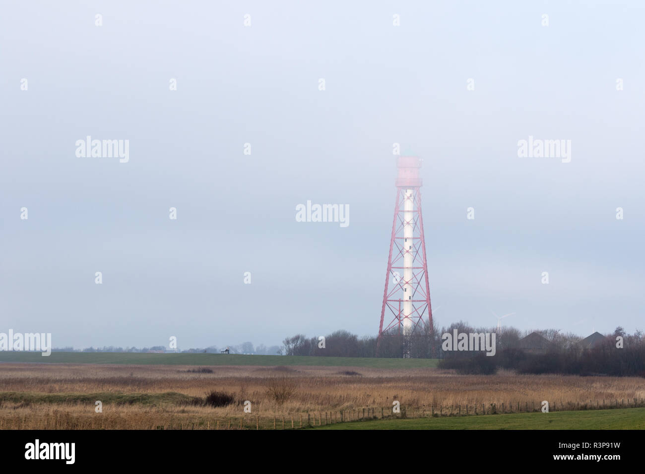 Leuchtturm camping im Nebel Stockfoto