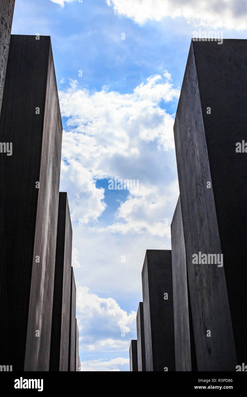 Berlin, Deutschland. Holocaust Mahnmal, Denkmal für die ermordeten Juden Europas von Peter Eisenman in der Nähe der Tiergarten in der Mitte ausgelegt Stockfoto