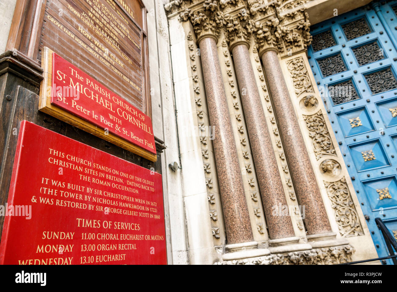 City of London England, UK St. St. Michael Cornhill, Pfarrkirche, Christ, Religion, Dienstplan, Schild, außen, Vordereingang, UK GB Englisch EU Stockfoto