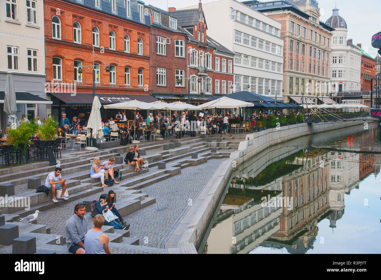 Neueste trendiger Ort in Aargus, an einem Kanal, zu Abend zu essen und einkaufen. Stockfoto