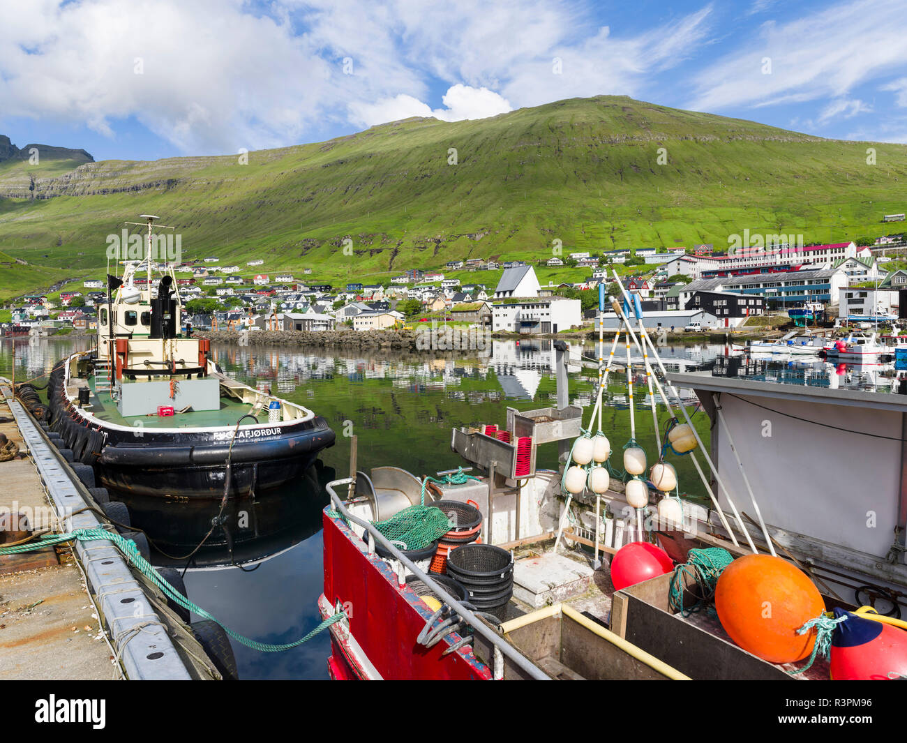 Hafen der kleinen Stadt Fuglafjordur. Nordeuropa : Dänemark Stockfoto