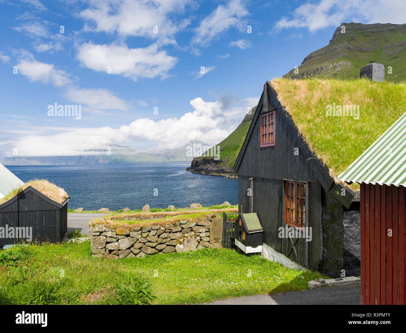 Dorf Elduvik Funningsfjordur am Fjord gelegen. Nordeuropa : Dänemark Stockfoto