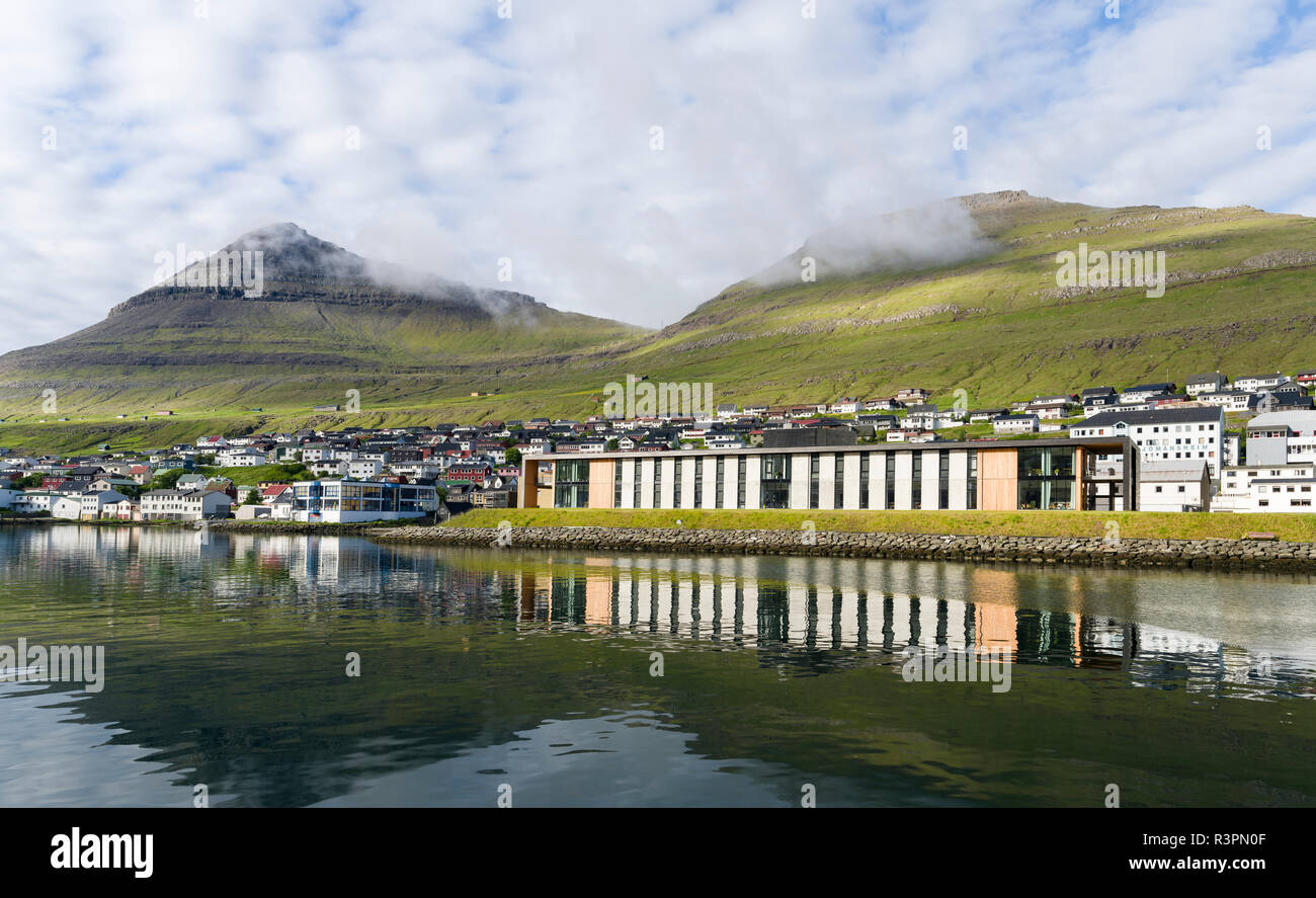 Hafen in Klaksvik, der Hauptstadt der nördlichen Inseln auf der Insel Bordoy Nordoyggjar, Färöer, Dänemark Stockfoto