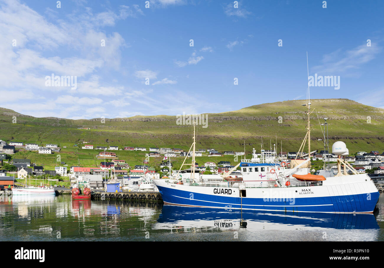 Hafen in Klaksvik, der Hauptstadt der nördlichen Inseln auf der Insel Bordoy Nordoyggjar, Färöer, Dänemark Stockfoto