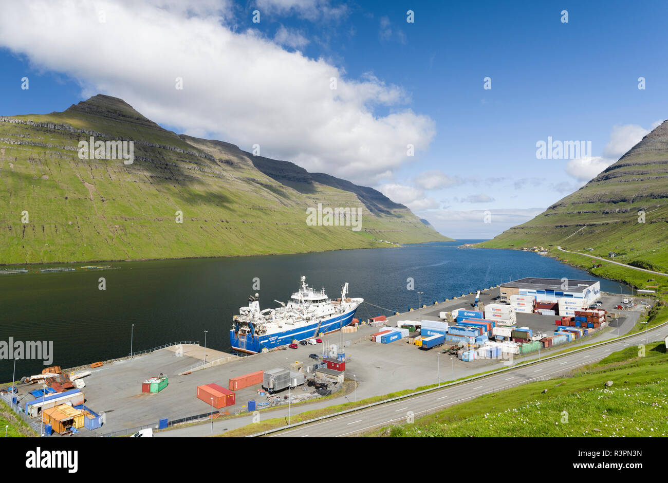 Container Hafen Klaksvik, der Hauptstadt der nördlichen Inseln auf der Insel Bordoy Nordoyggjar, Färöer, Dänemark Stockfoto