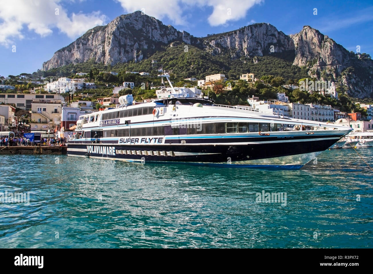 High-speed Fähre die HSC Super Flyte angedockt an der Marina Grande, Capri, Golf von Neapel, Kampanien, Italien Stockfoto