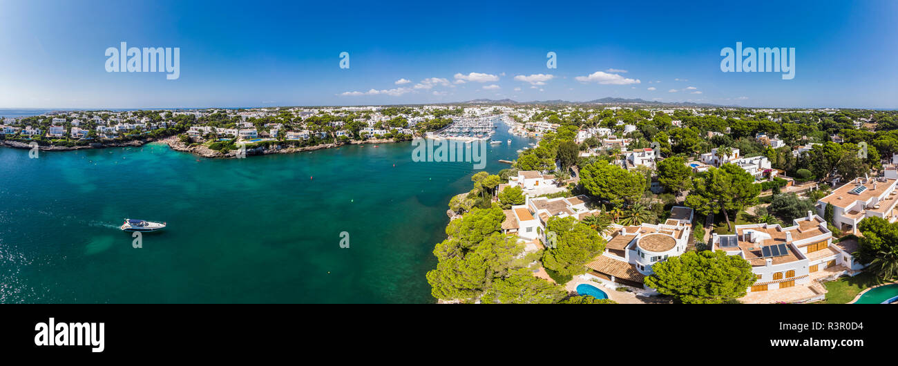 Spanien, Balearen, Mallorca, Küste von Cala d'Or und die Bucht Cala Ferrera, Ferienwohnungen und Villen Stockfoto