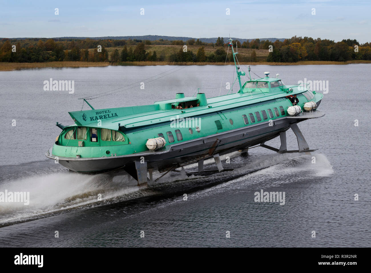 Das Hotel Karelia 1970 Tragflächenboot Kometa-5 auf den Gewässern des Onegasees, in der Nähe der Insel Kizhi, Russland. Stockfoto