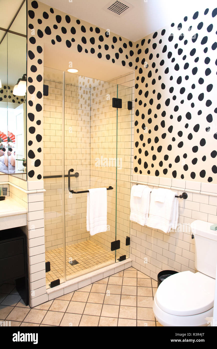 Mirror Wallpaper Stockfotos Und Bilder Kaufen Alamy