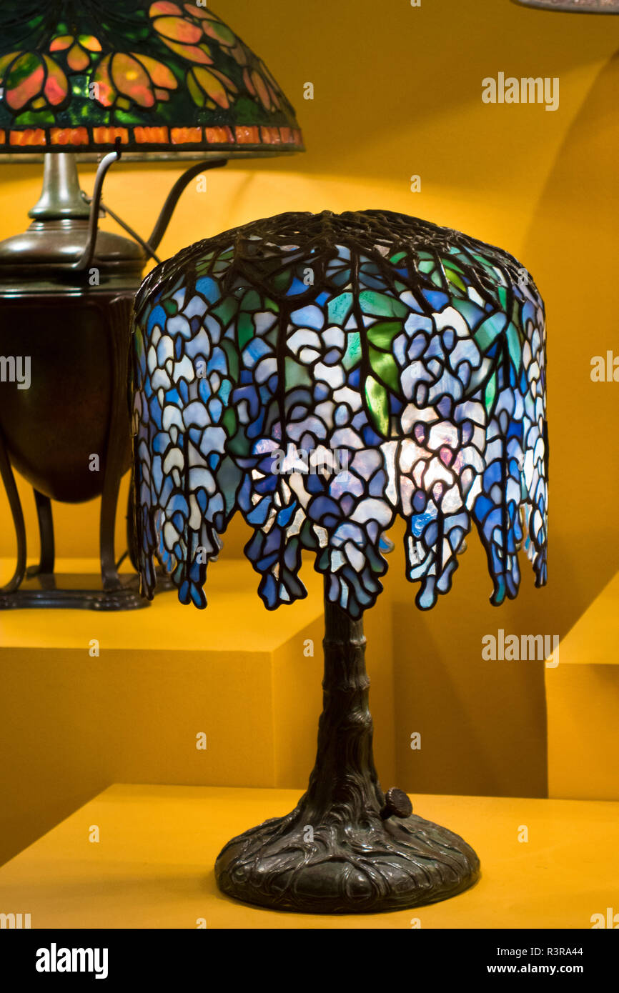 Tiffany lampen -Fotos und -Bildmaterial in hoher Auflösung – Alamy