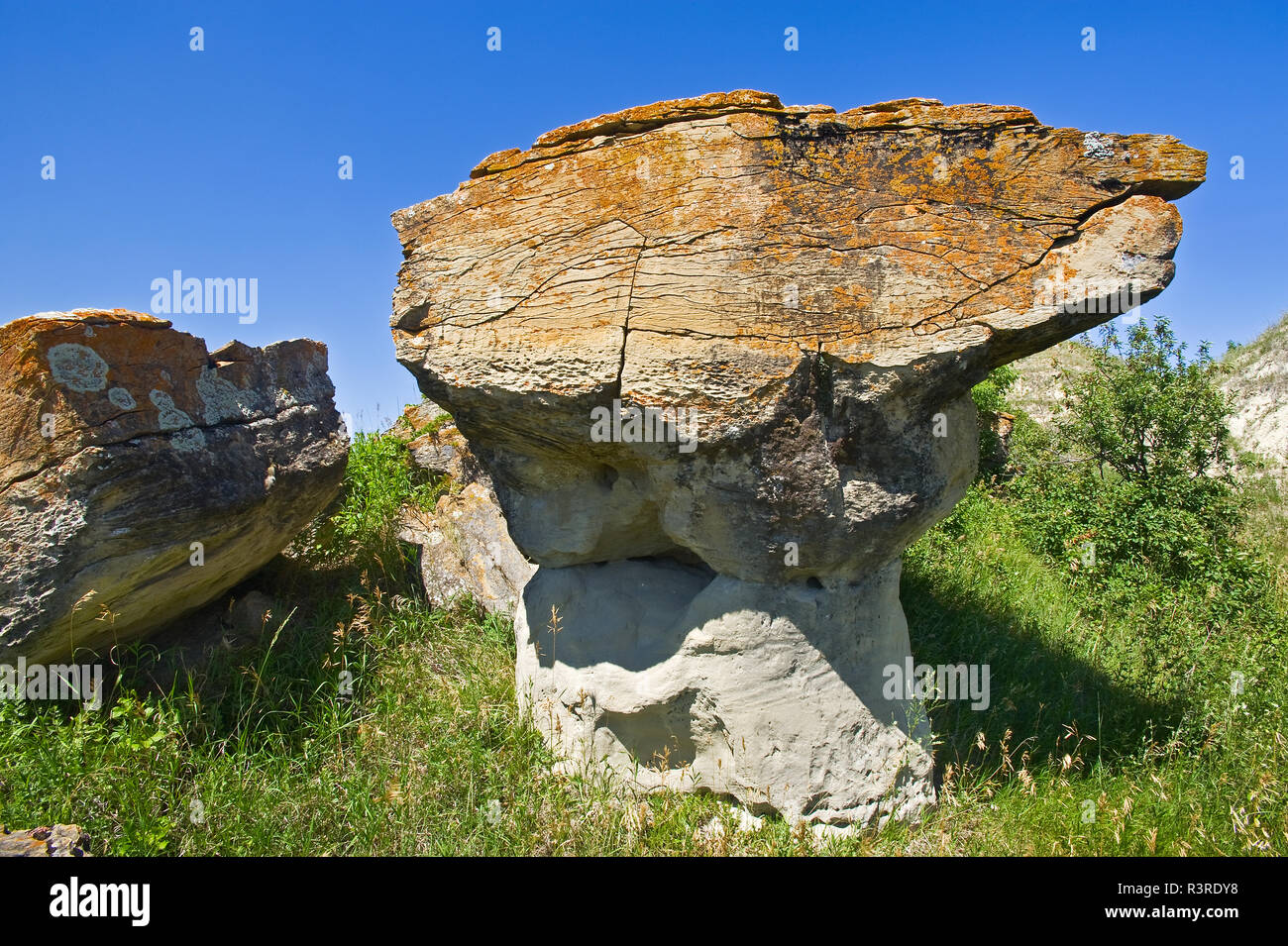 Kanada, Saskatchewan, Roche Perce. Sandstein Felsbrocken auf Prärie. Stockfoto