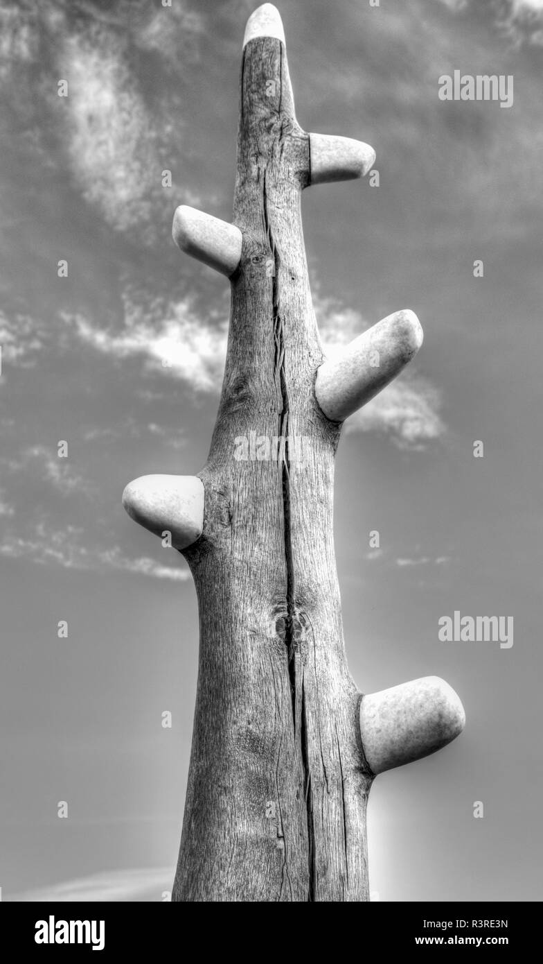 Schönen hölzernen Skulptur in Schwarz und Weiß Stockfoto