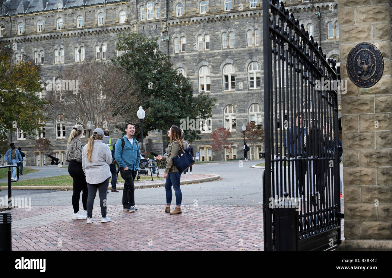 Studenten auf dem Campus der Universität Georgetown Stockfoto