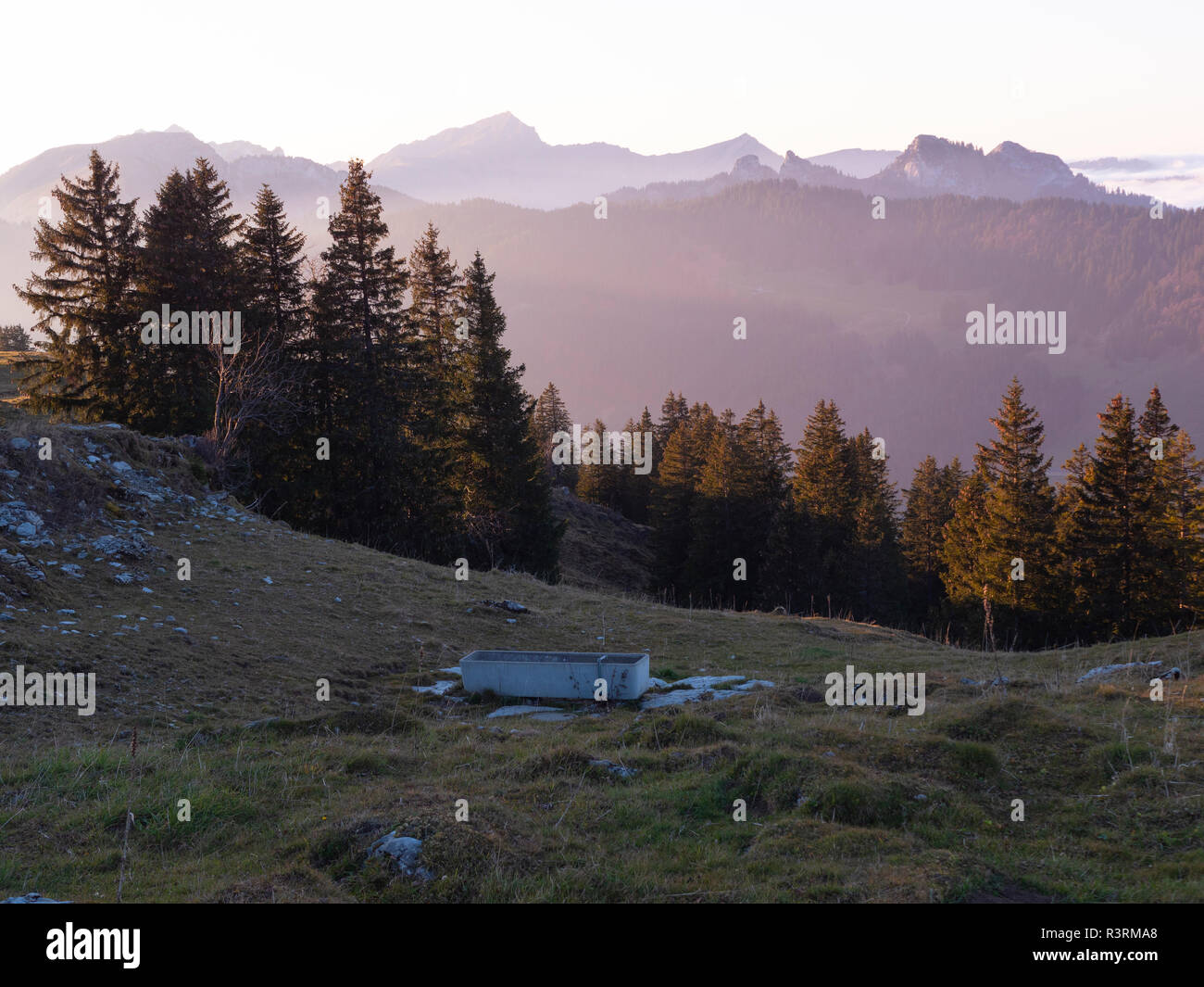 Ein Sonnenuntergang in den Schweizer Alpen Stockfoto