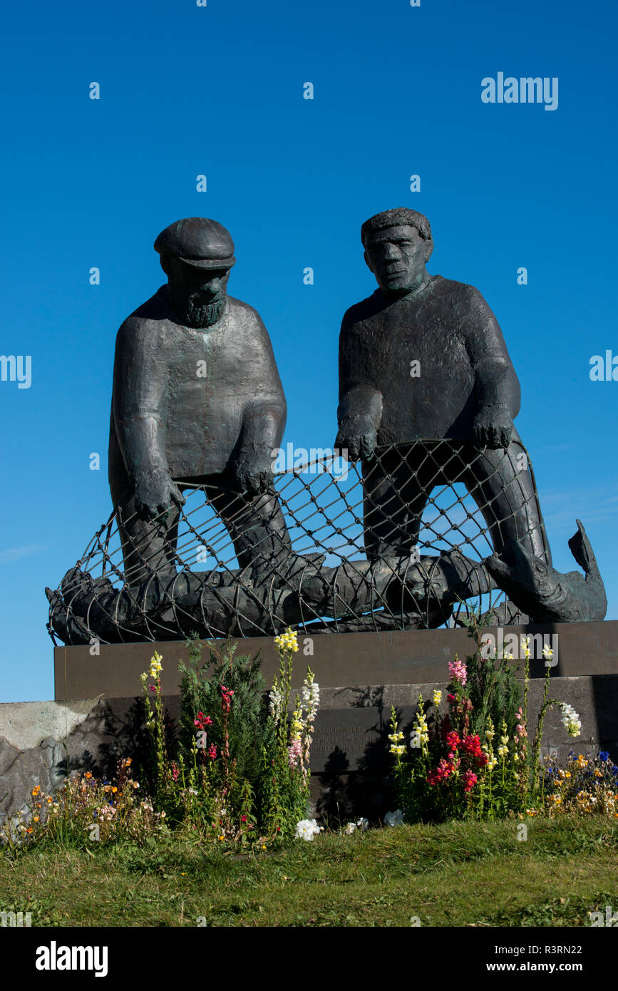 Island, Westfjorde, Westfjorde. Seamen's Denkmal Skulptur ehrt Fischer und Seeleute von Island. Stockfoto