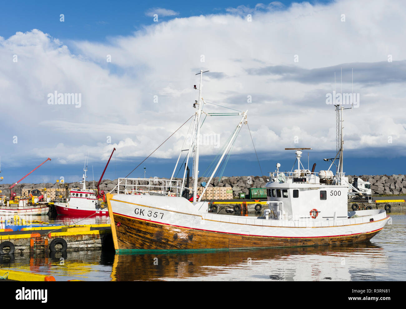 Hafen von Keflavik mit Fischerbooten. Nordeuropa, Island Stockfoto