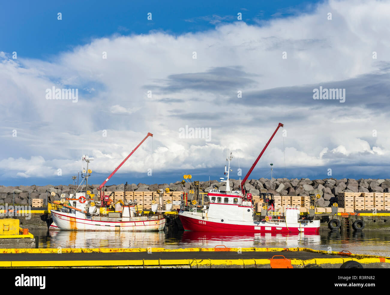 Hafen von Keflavik mit Fischerbooten. Nordeuropa, Island Stockfoto