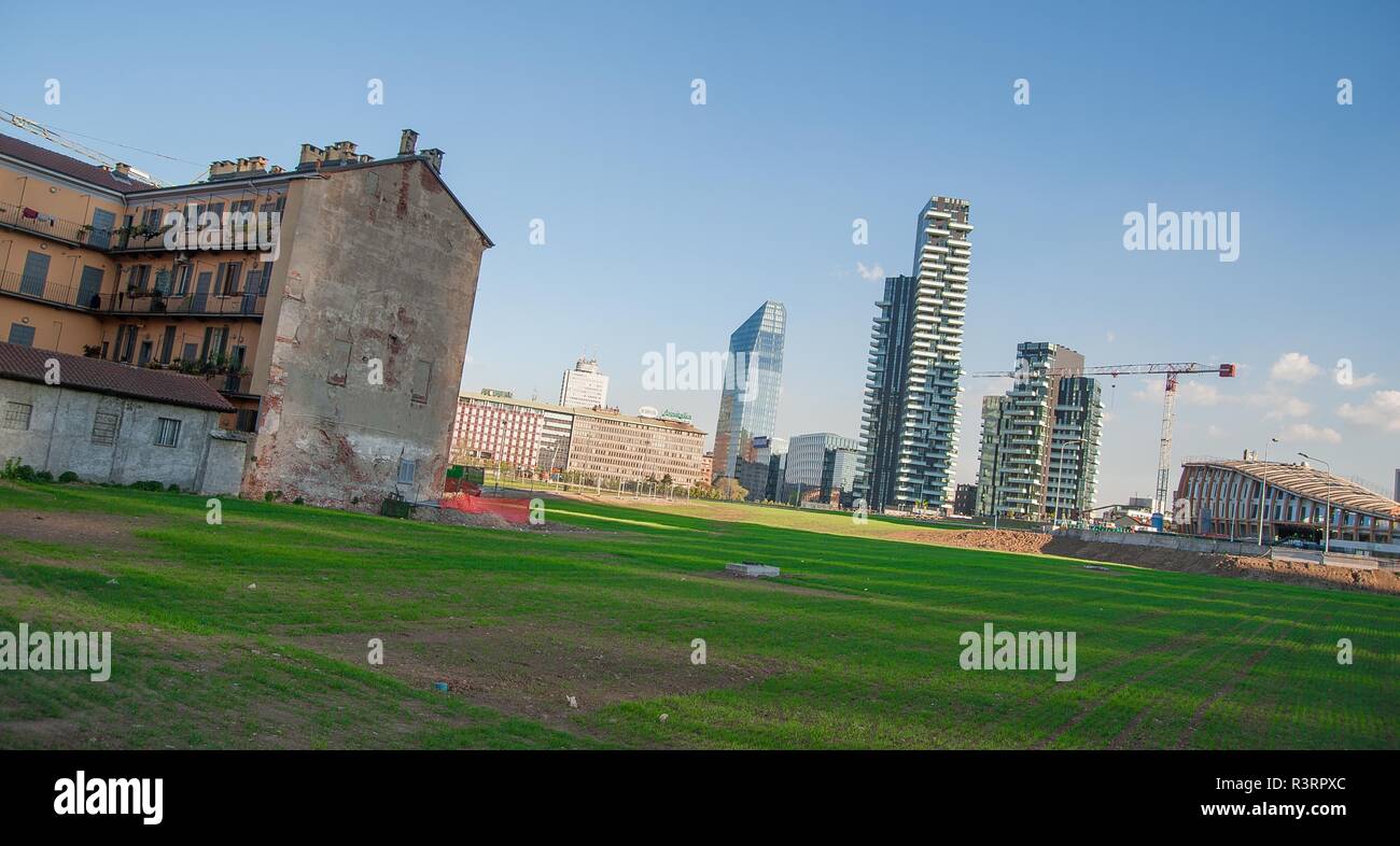 Die modernen architektonischen Konstruktionen in Mailand Stockfoto