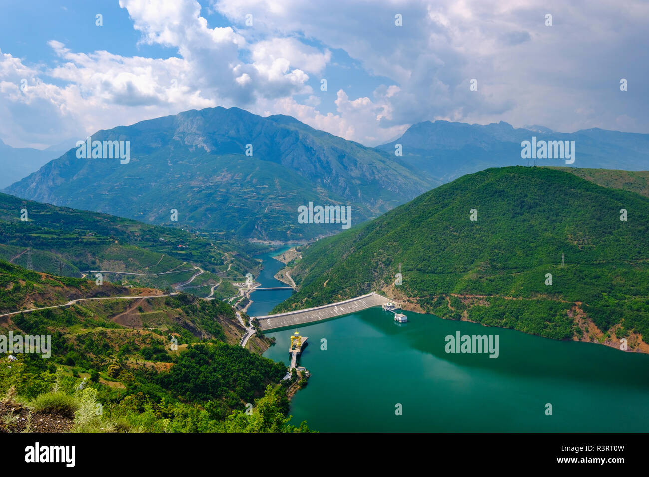 Albanien, Shkodra, Fluss Drin, Staumauer von fierza Stausee Liqeni i Fierzes Stockfoto