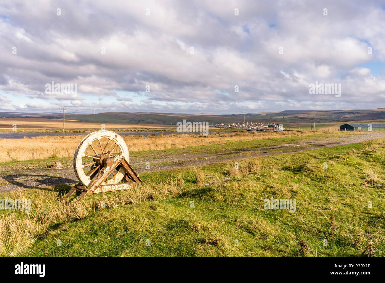 Riemenscheibe an Fochriw in der Nähe der Zeche mine feeder Teich - abgebrochene Vorgänge aus dem späten 19. Jahrhundert, Industriekultur, South Wales, Großbritannien Stockfoto