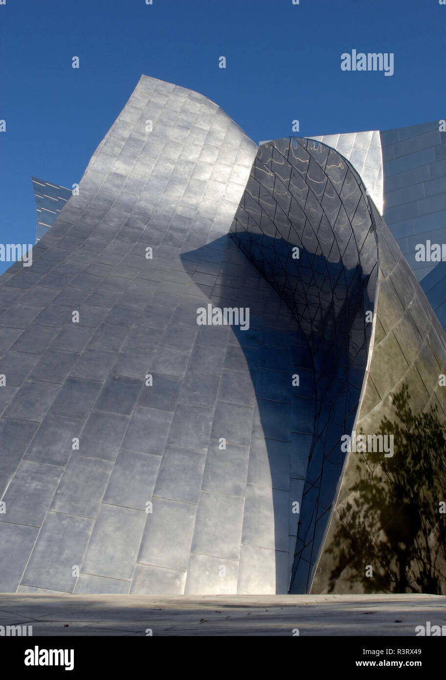 Detail der Edelstahl außen an der Walt Disney Concert Hall (eröffnet 2003) in Los Angeles, Kalifornien, von dem Architekten Frank Gehry entworfen. Stockfoto