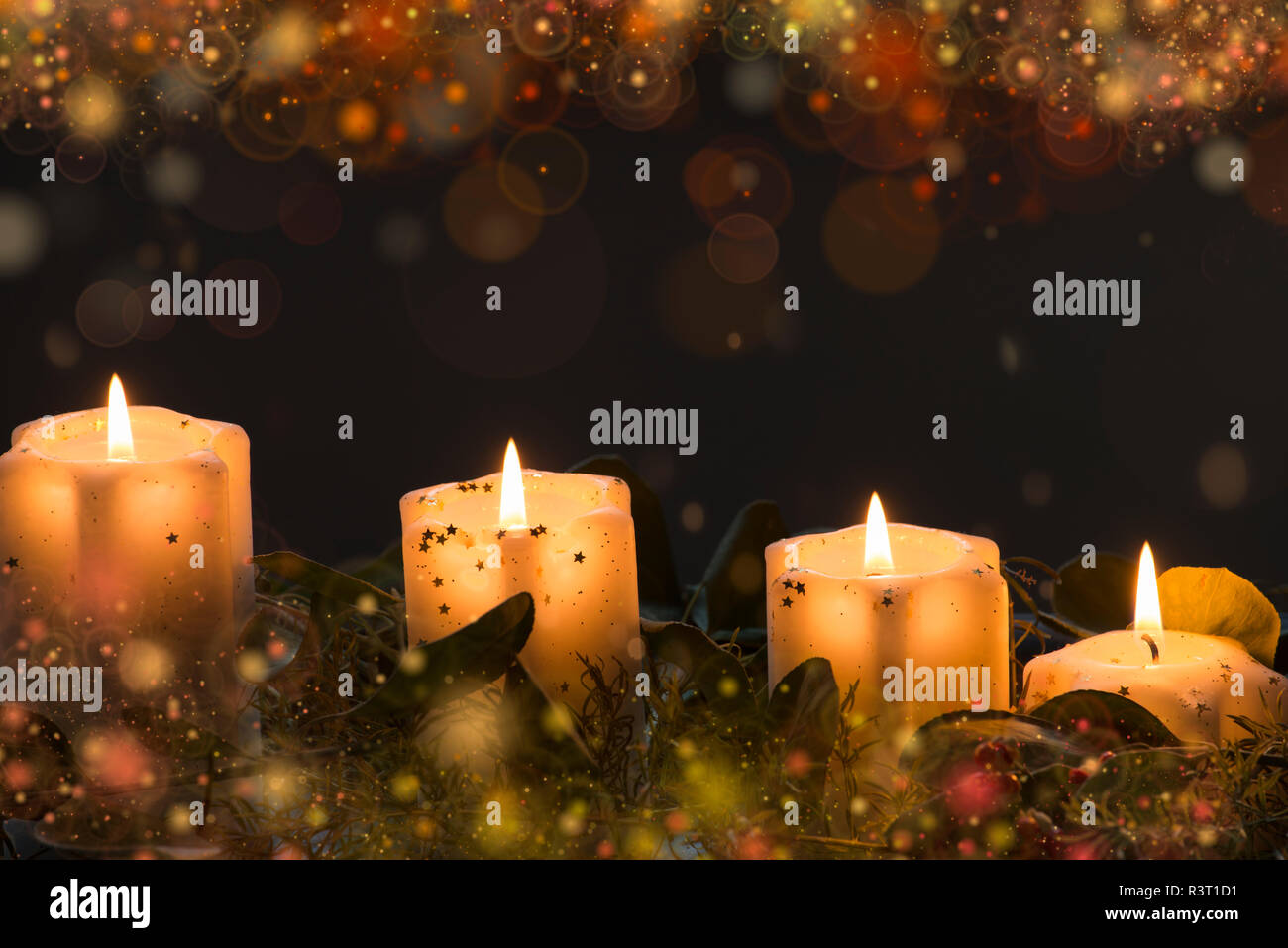 Weihnachten Kerzen mit Dekor Leuchten, für Weihnachten, Religion Themen Stockfoto