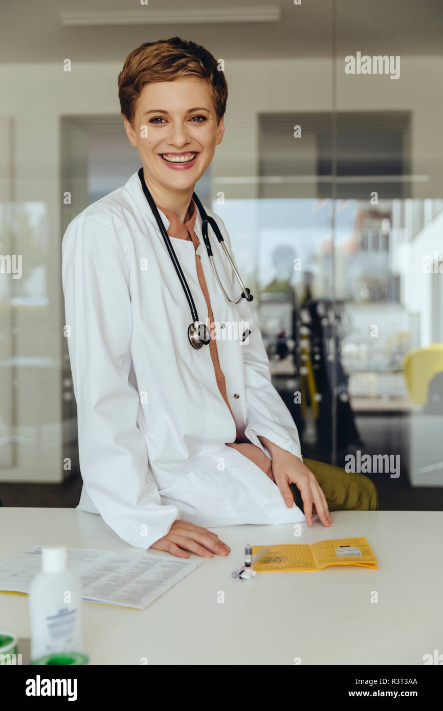 Porträt einer zuversichtlich Ärztin Stockfoto