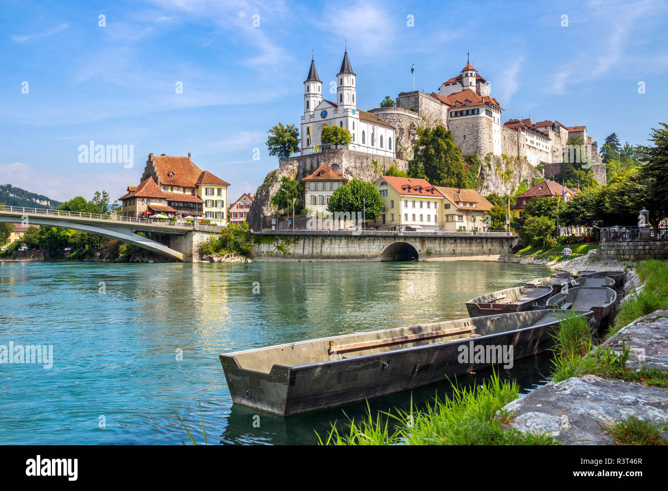 Schweiz, Aargau, Aarau, Kirche und Schloss vor der Aare Stockfoto